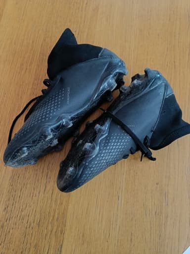 Begagnade fotbollsskor Adidas Predator – Storlek 38