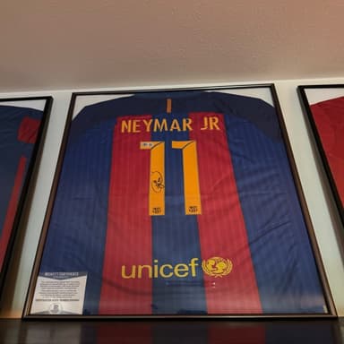 En äkta Neymar Jr autograf (signerad FC Barcelona tröja) +bevis