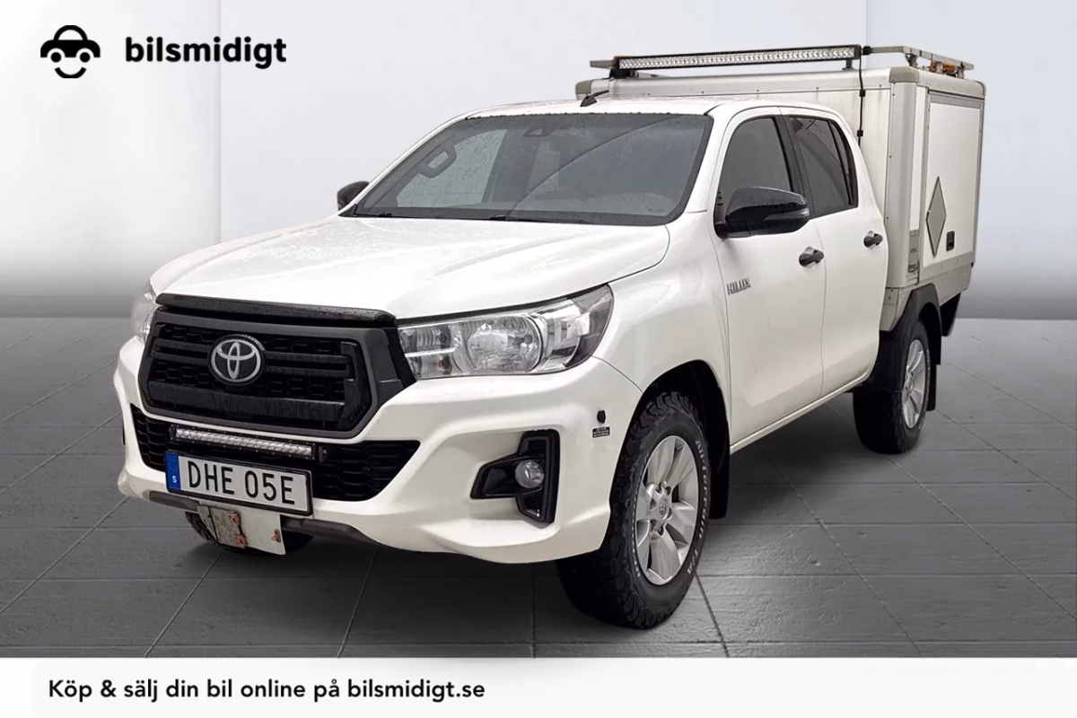 Toyota Hilux Dubbelhytt 2.4 AWD Aut Drag Kamera Värmare LED-ramper MOMS