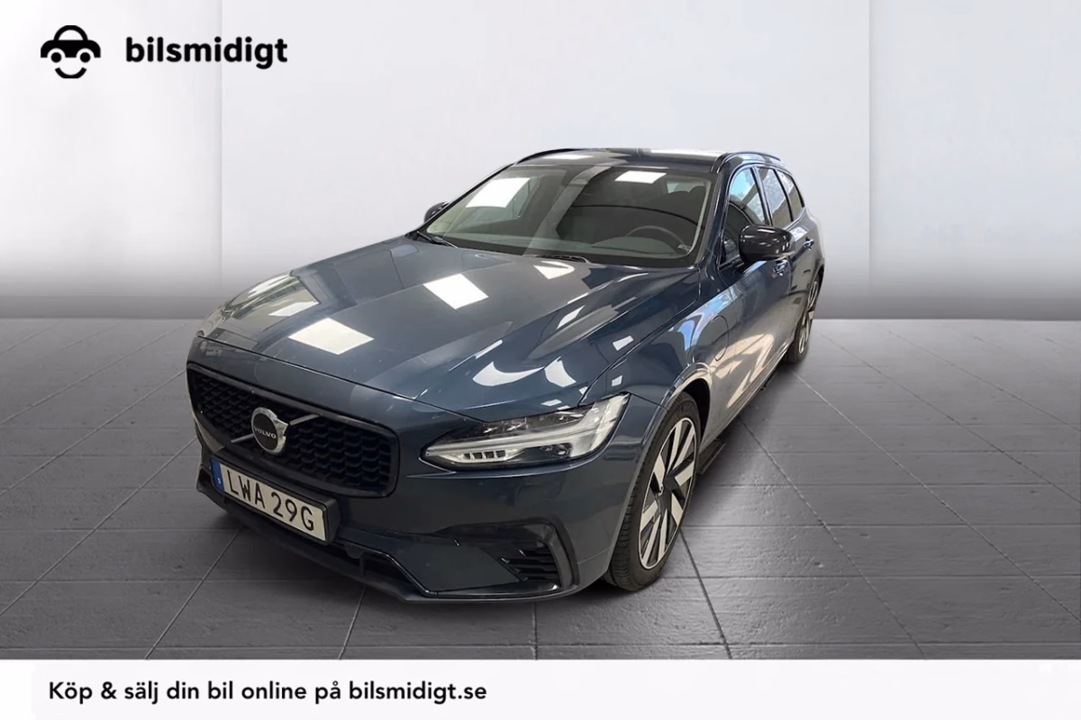 Volvo V90 Recharge T6 AWD Plus Dark Läder Drag Navi Cockpit MOMS 350hk