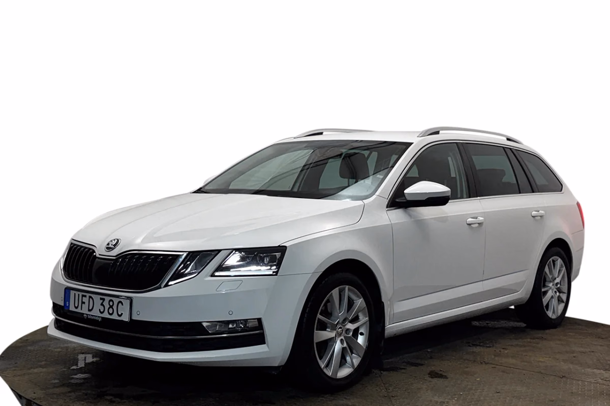 Skoda Octavia Kombi G-TEC 1.5 TSI CNG Drag Navi Kamera Värmare Delläder MOMS