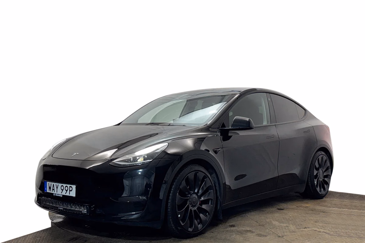 Tesla Model Y Performance Drag AI-Dator V-Pump Premiumljud 534hk